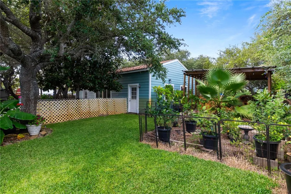 1708 W McClung Aransas Pass, TX 78336