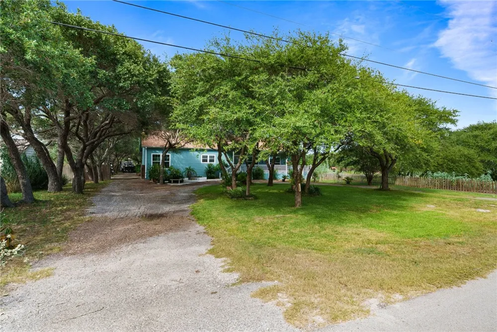 1708 W McClung Aransas Pass, TX 78336