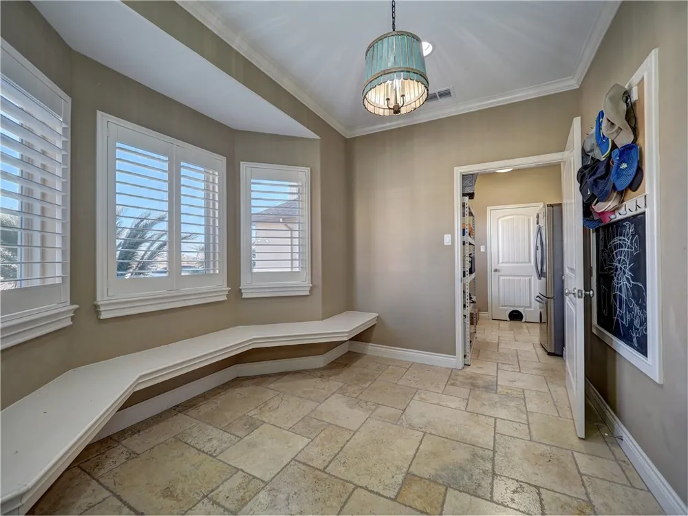 204 Black Diamond Portland, TX 78374