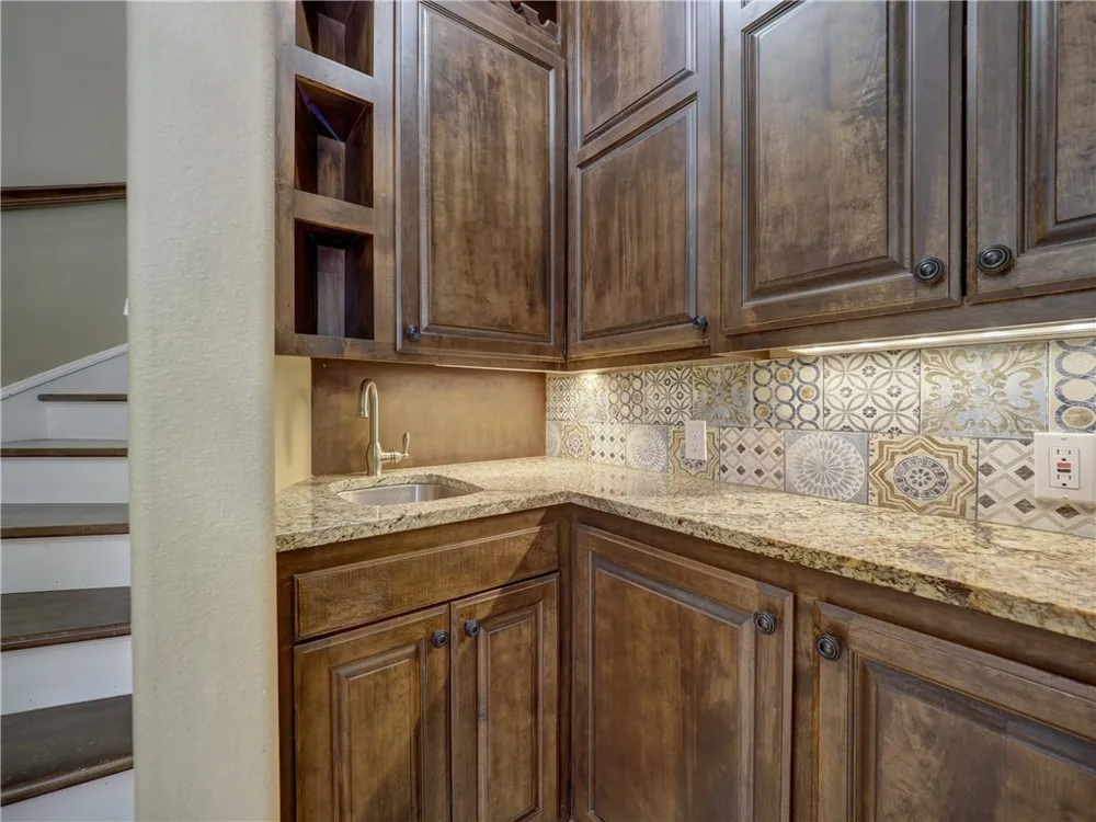 204 Black Diamond Portland, TX 78374
