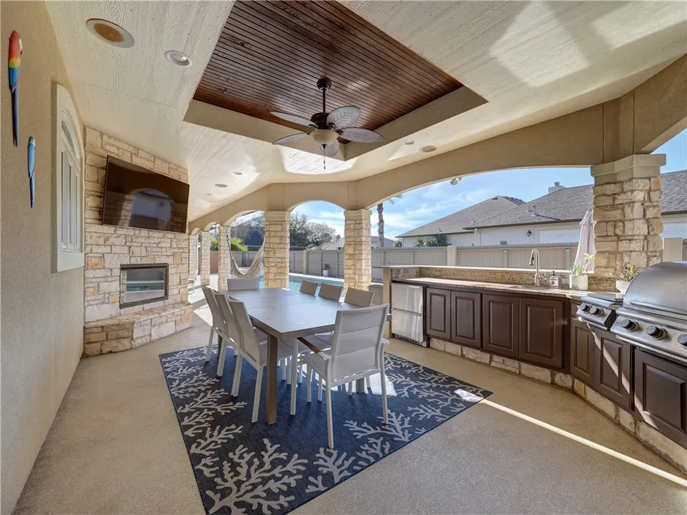 204 Black Diamond Portland, TX 78374