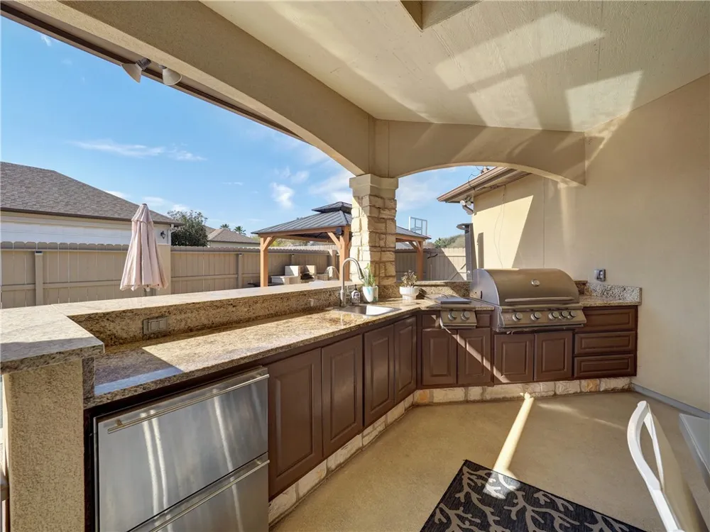 204 Black Diamond Portland, TX 78374