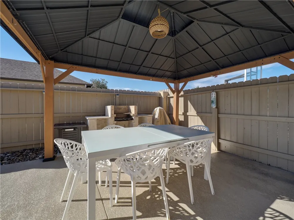 204 Black Diamond Portland, TX 78374