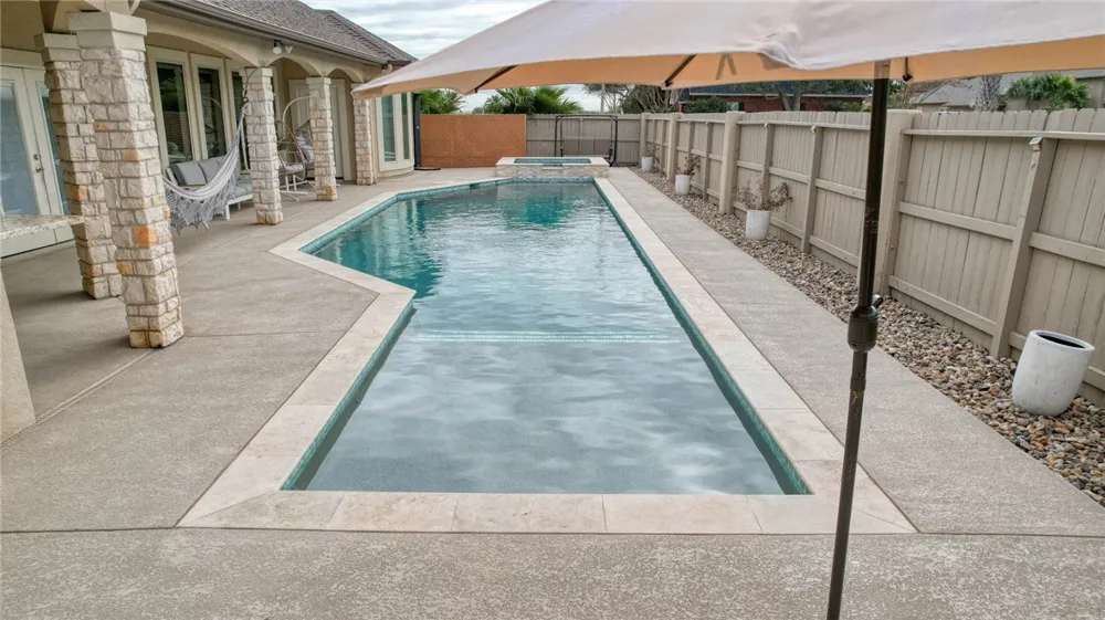 204 Black Diamond Portland, TX 78374