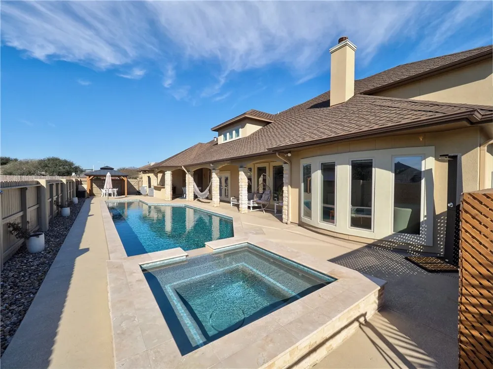 204 Black Diamond Portland, TX 78374