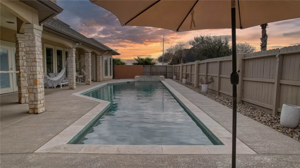 204 Black Diamond Portland, TX 78374