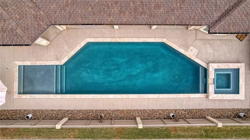 204 Black Diamond Portland, TX 78374