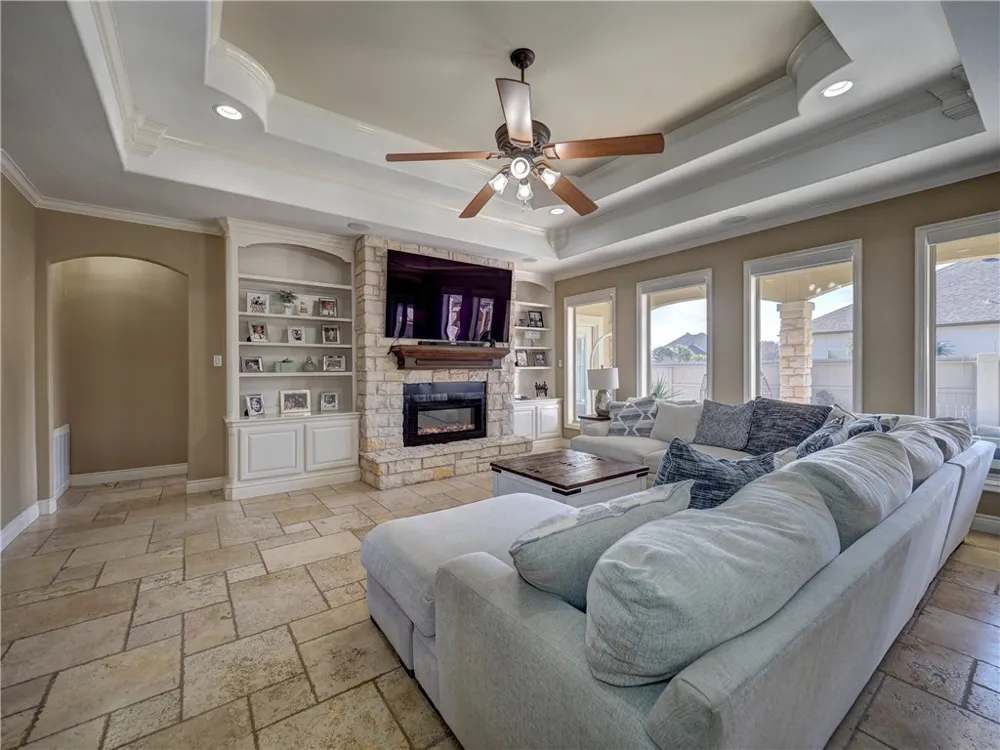 204 Black Diamond Portland, TX 78374