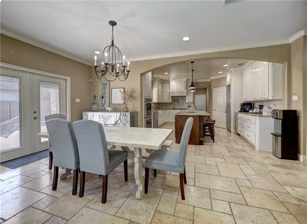 204 Black Diamond Portland, TX 78374