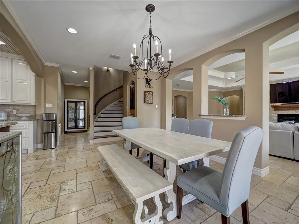 204 Black Diamond Portland, TX 78374