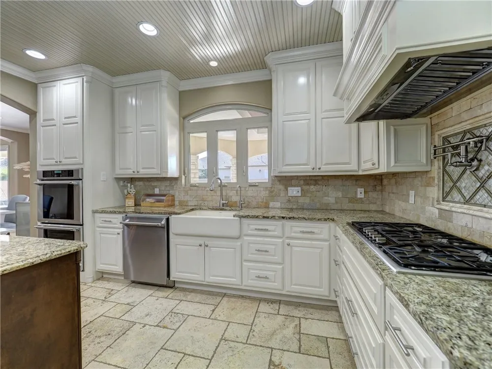 204 Black Diamond Portland, TX 78374