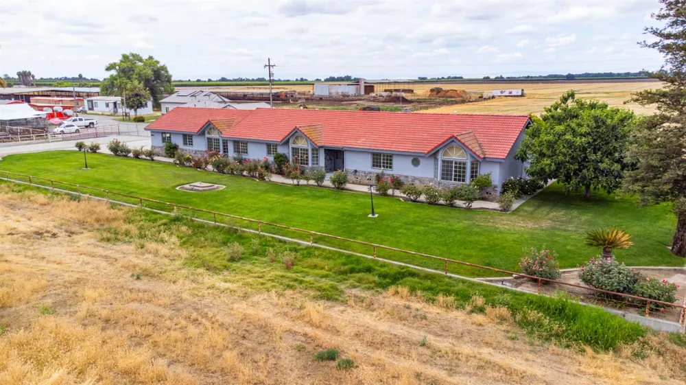 9200 Highway 41 Lemoore, CA 93245