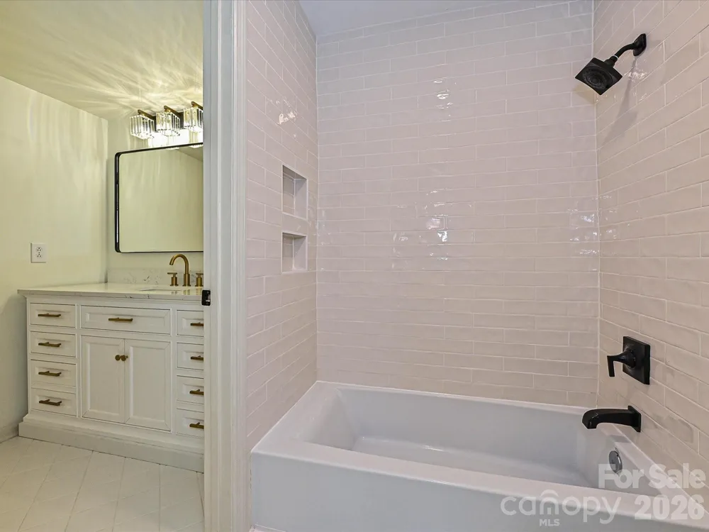 3520 Colony Road #G Charlotte, NC 28211