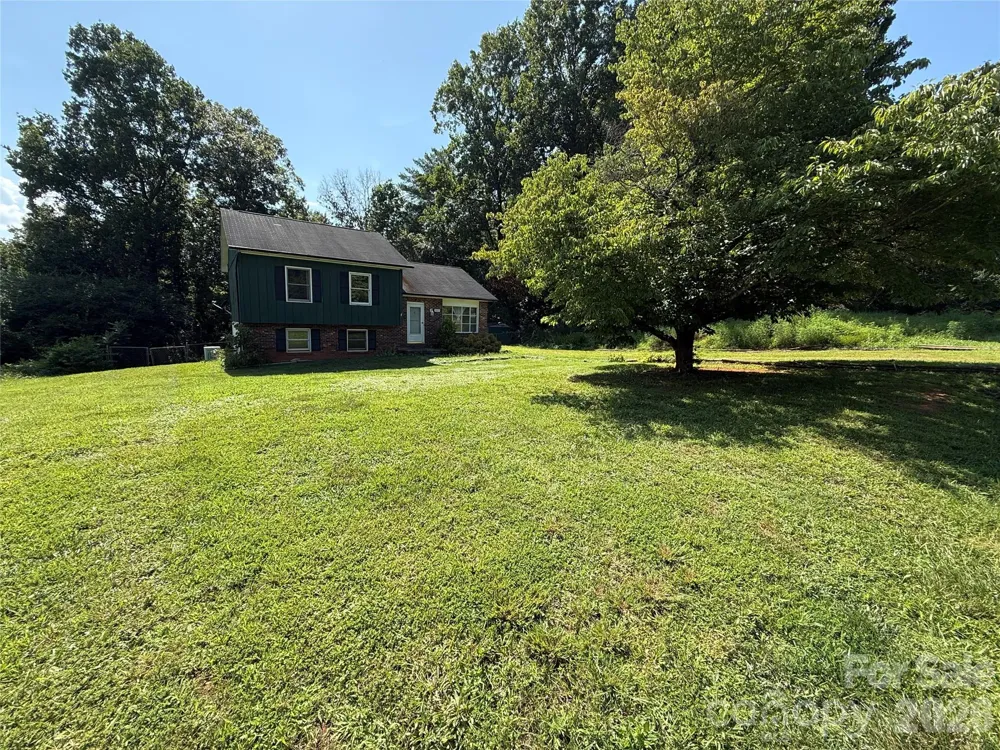 3695 Commanche Court Lenoir, NC 28645