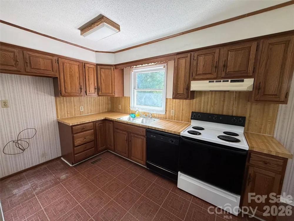 3695 Commanche Court Lenoir, NC 28645