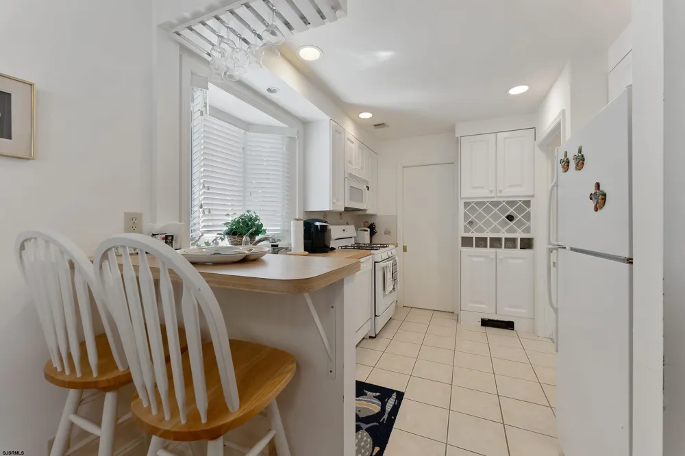 4 S Brunswick Ave Margate, NJ 08402