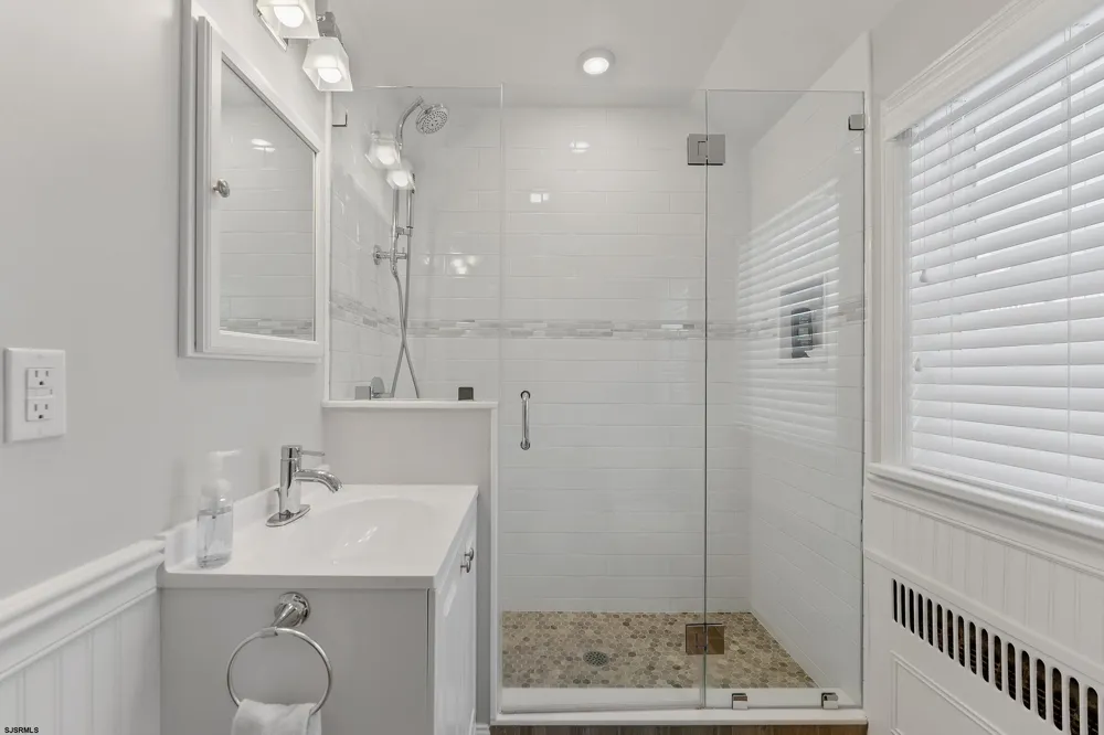 4 S Brunswick Ave Margate, NJ 08402