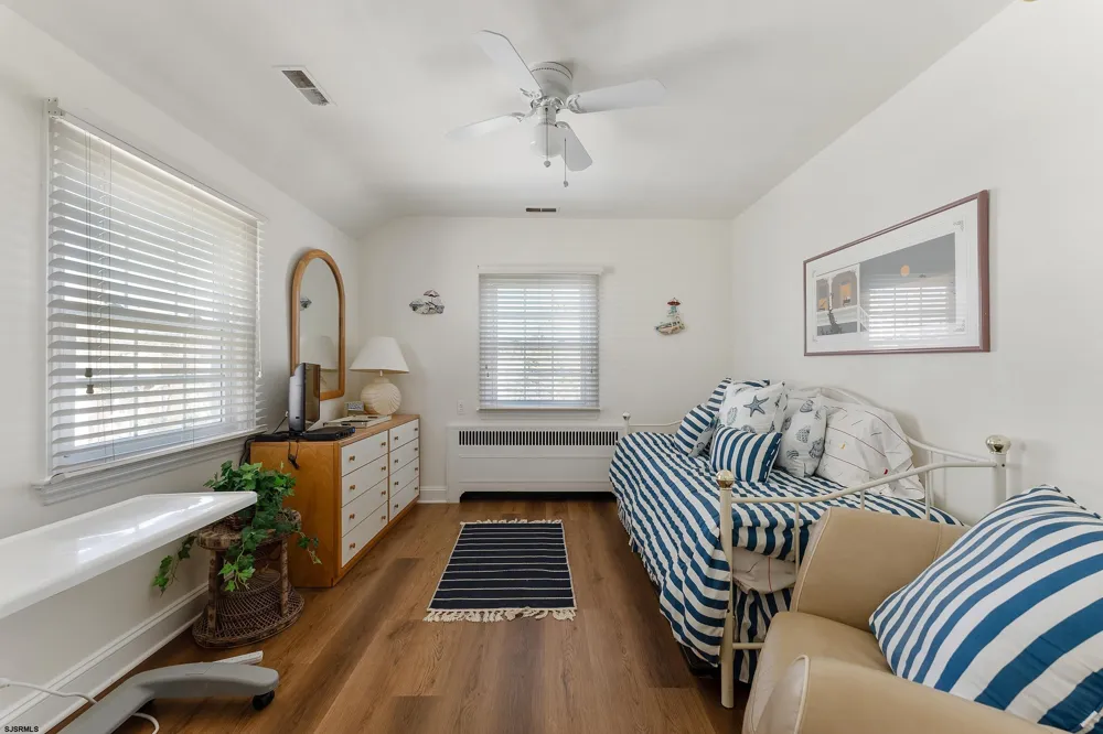 4 S Brunswick Ave Margate, NJ 08402
