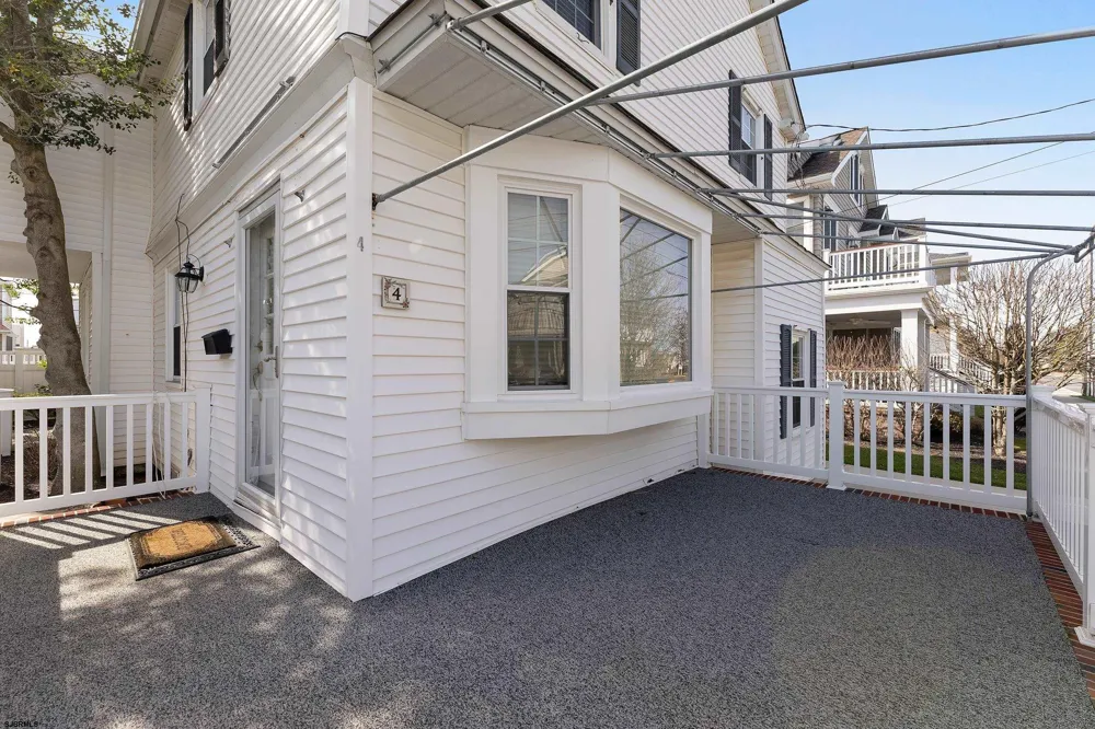 4 S Brunswick Ave Margate, NJ 08402