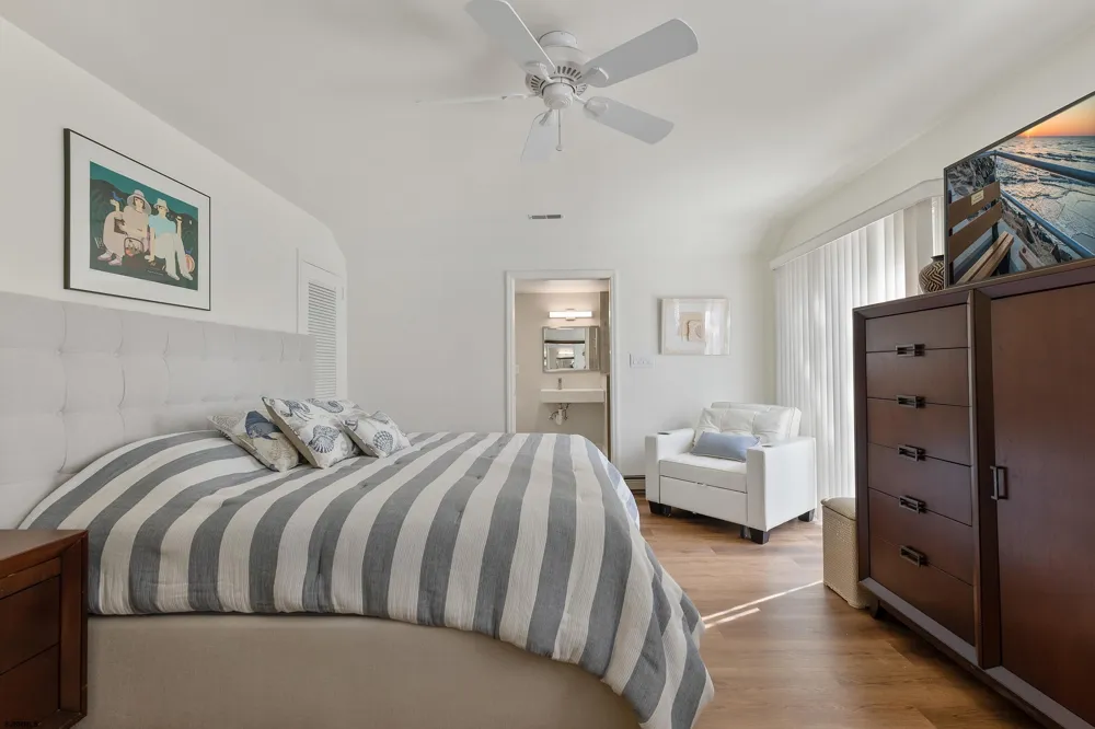 4 S Brunswick Ave Margate, NJ 08402