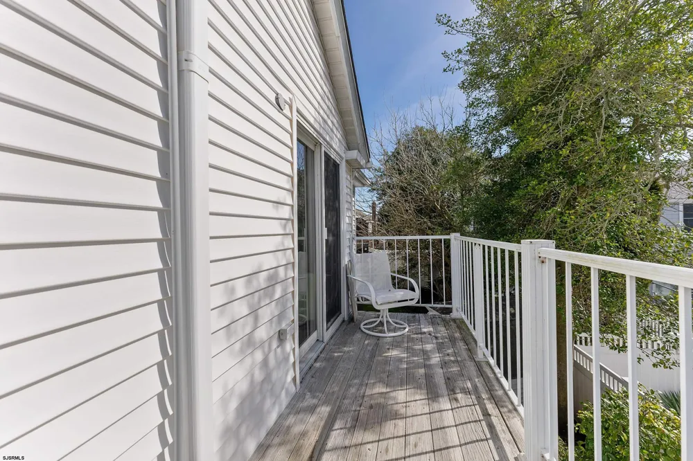 4 S Brunswick Ave Margate, NJ 08402
