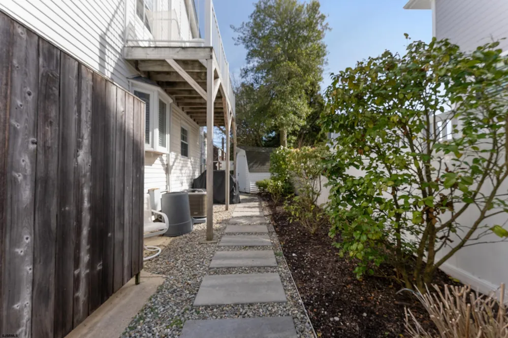 4 S Brunswick Ave Margate, NJ 08402