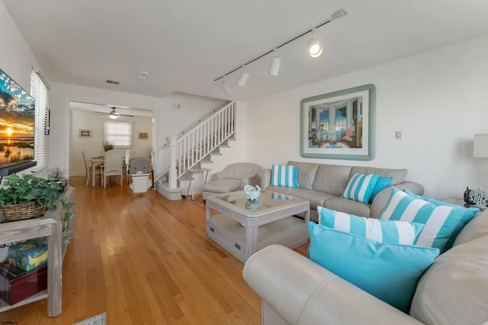 4 S Brunswick Ave Margate, NJ 08402