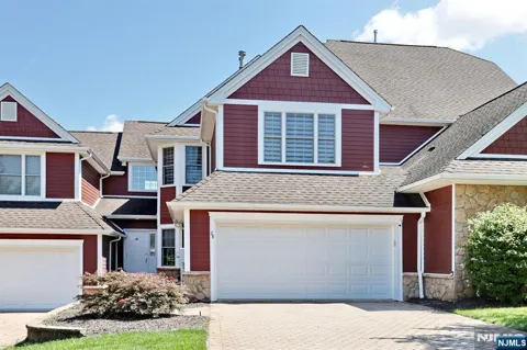 28 Turnberry Lane