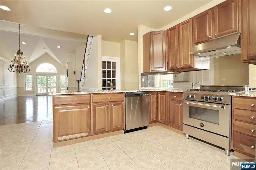 28 Turnberry Lane Hamburg, NJ 07419