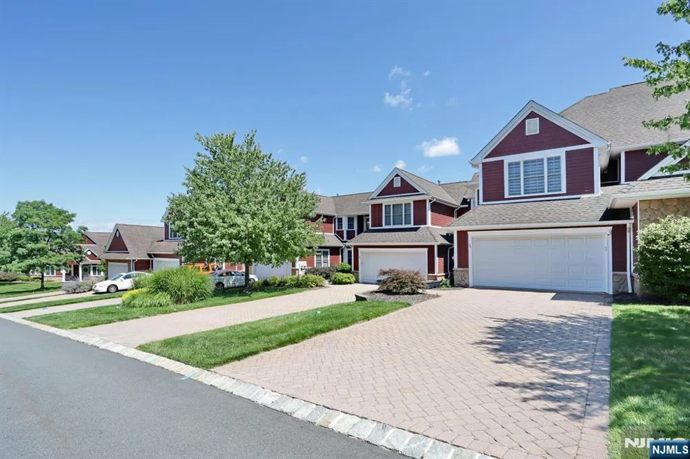 28 Turnberry Lane Hamburg, NJ 07419