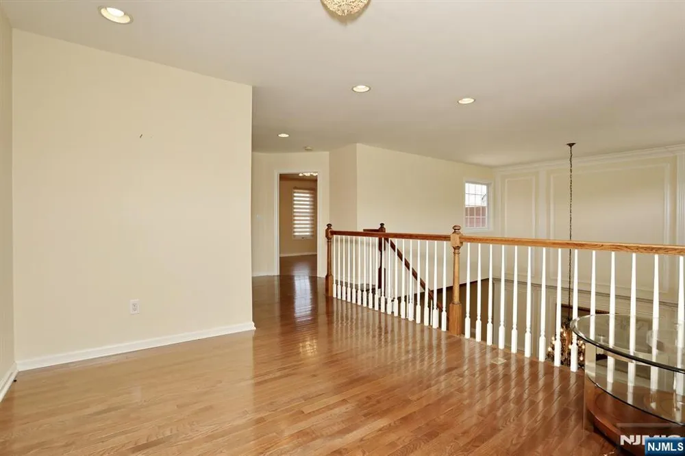 28 Turnberry Lane Hamburg, NJ 07419
