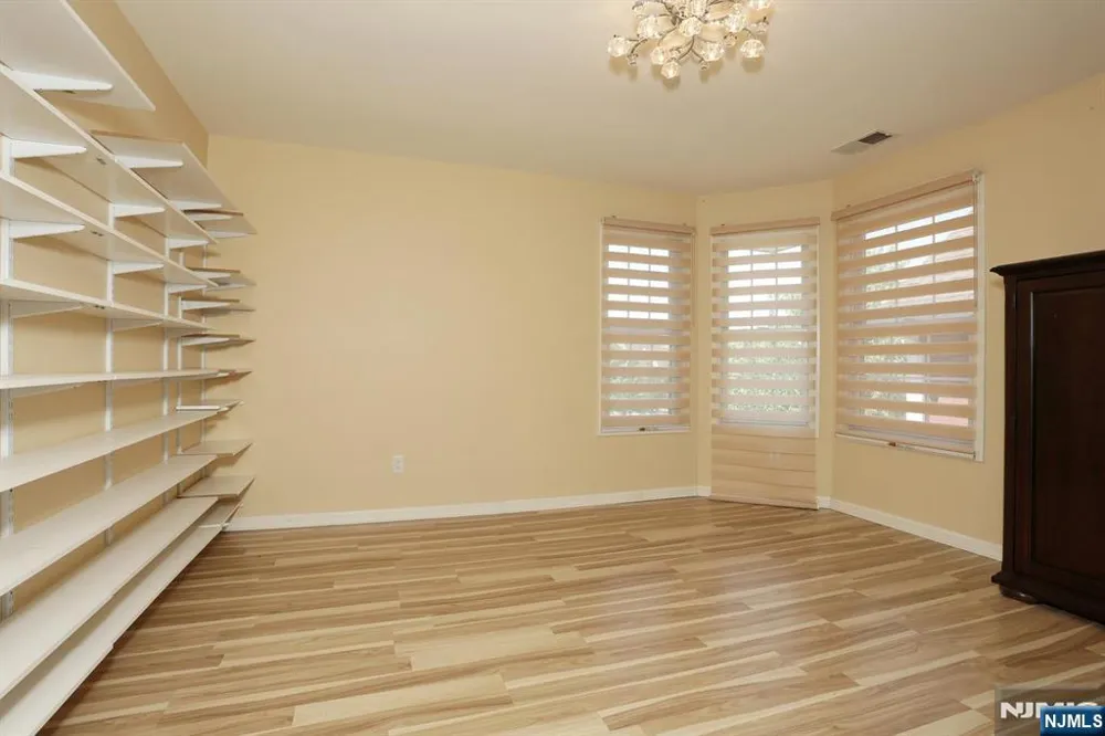 28 Turnberry Lane Hamburg, NJ 07419