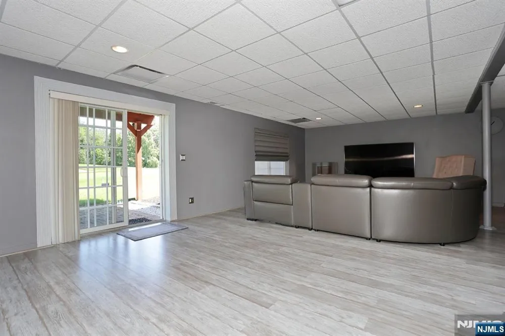 28 Turnberry Lane Hamburg, NJ 07419