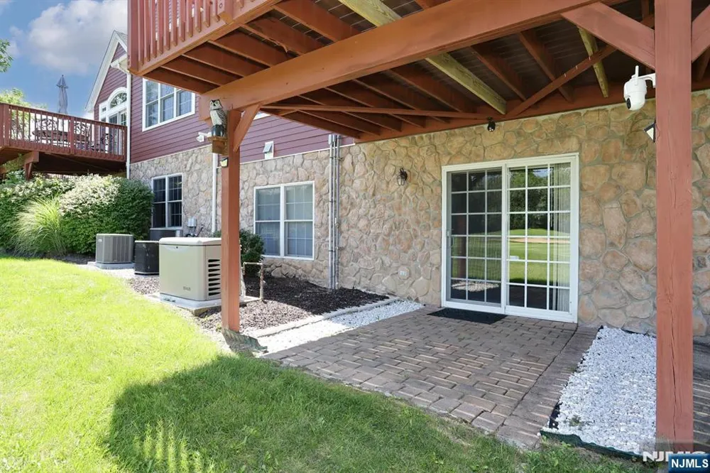 28 Turnberry Lane Hamburg, NJ 07419