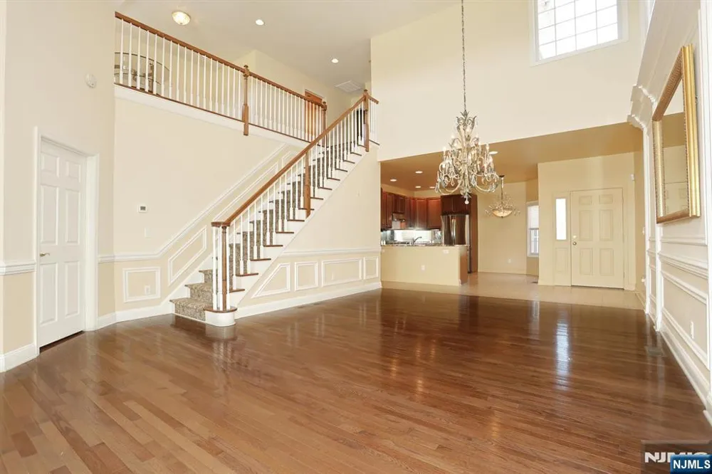 28 Turnberry Lane Hamburg, NJ 07419
