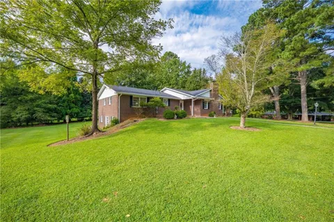 5117 Lakewood Drive