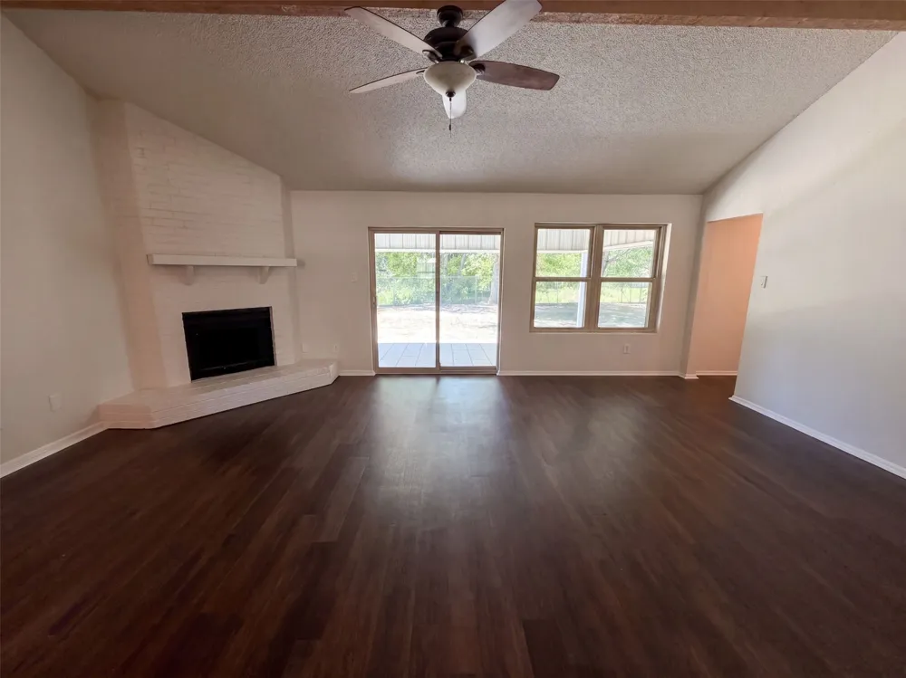 309 Applewood Lane Hewitt, TX 76643