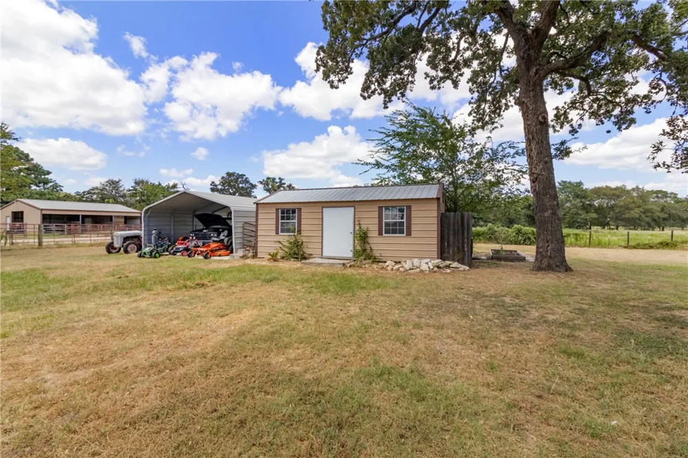 1200 County Road 102 Caldwell, TX 77836
