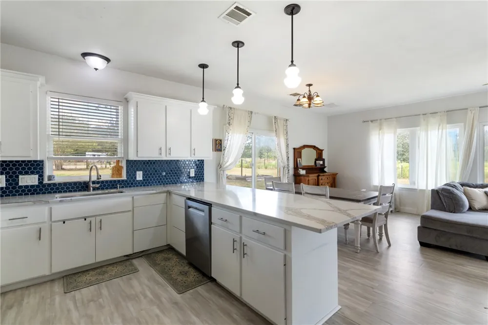 1200 County Road 102 Caldwell, TX 77836