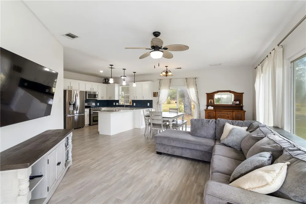 1200 County Road 102 Caldwell, TX 77836