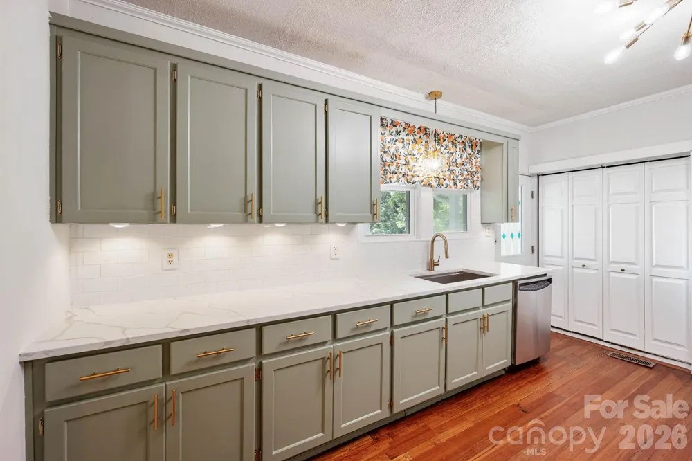 441 8th Avenue Drive NW Hickory, NC 28601