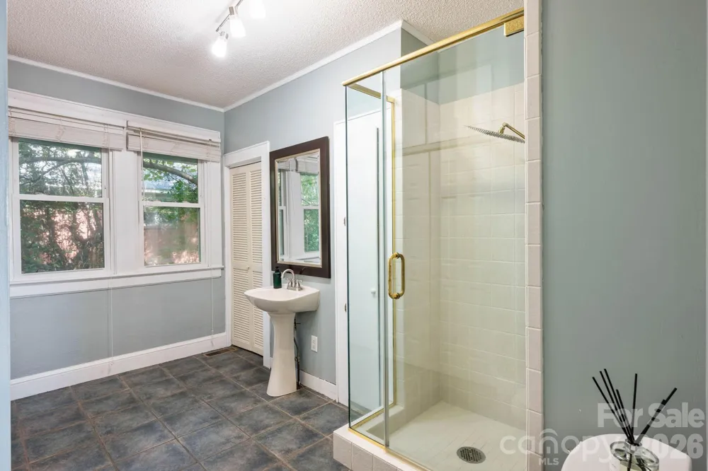 441 8th Avenue Drive NW Hickory, NC 28601