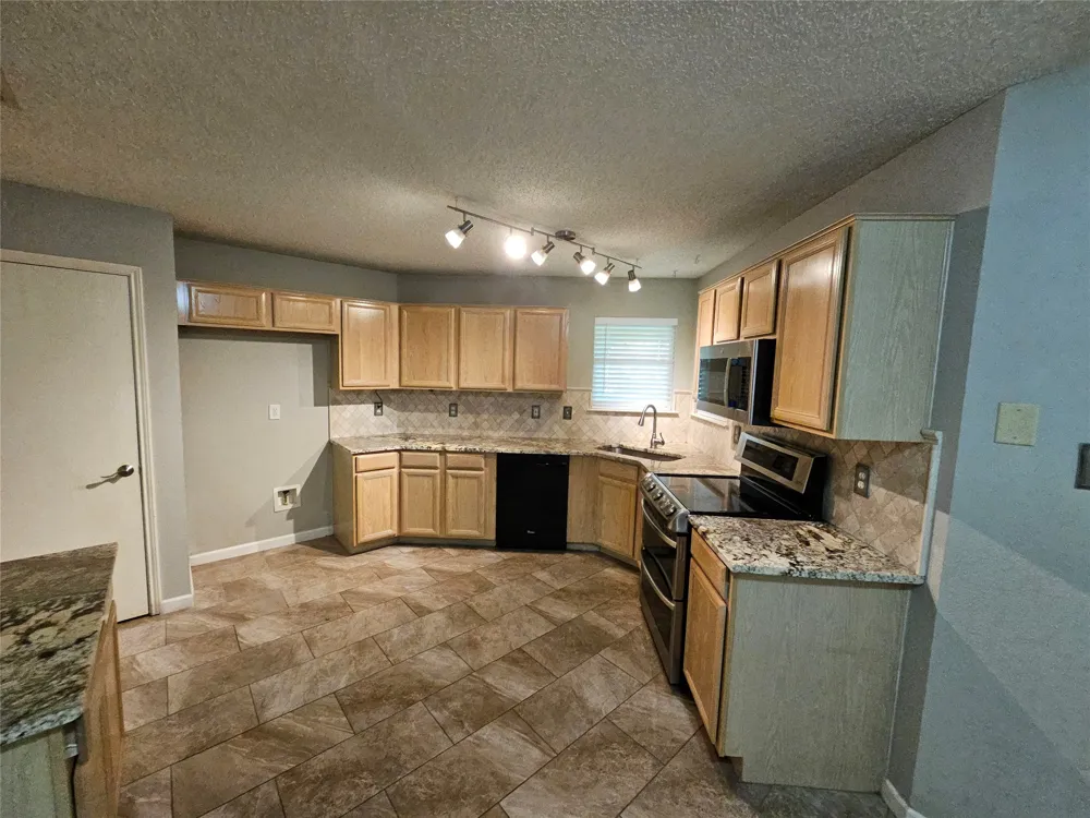 1608 Merritt Drive Mansfield, TX 76063