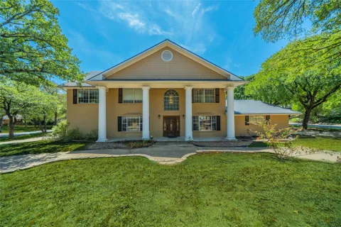 1202 Driftwood Drive