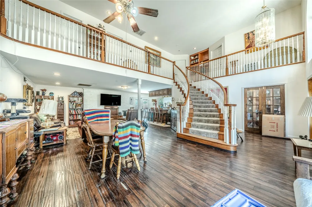 1202 Driftwood Drive Euless, TX 76040