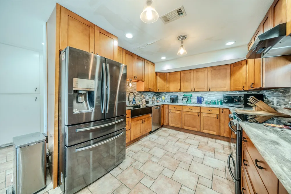 1202 Driftwood Drive Euless, TX 76040