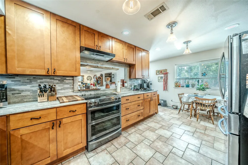 1202 Driftwood Drive Euless, TX 76040