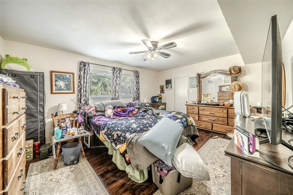 1202 Driftwood Drive Euless, TX 76040