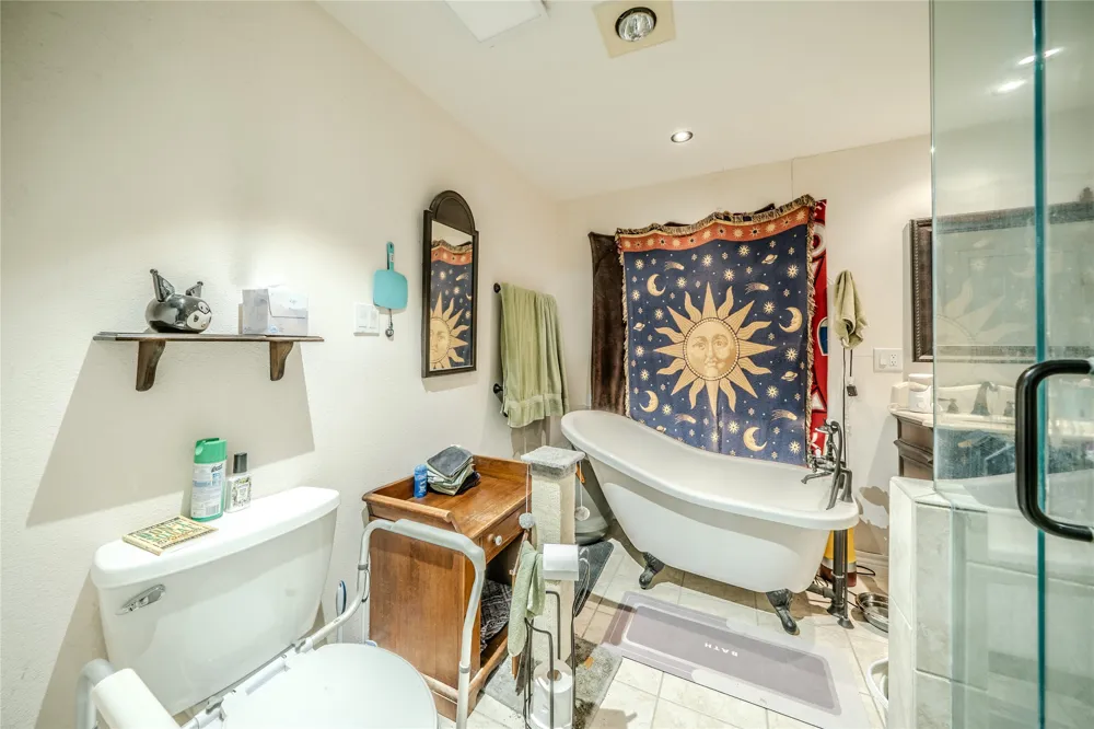 1202 Driftwood Drive Euless, TX 76040