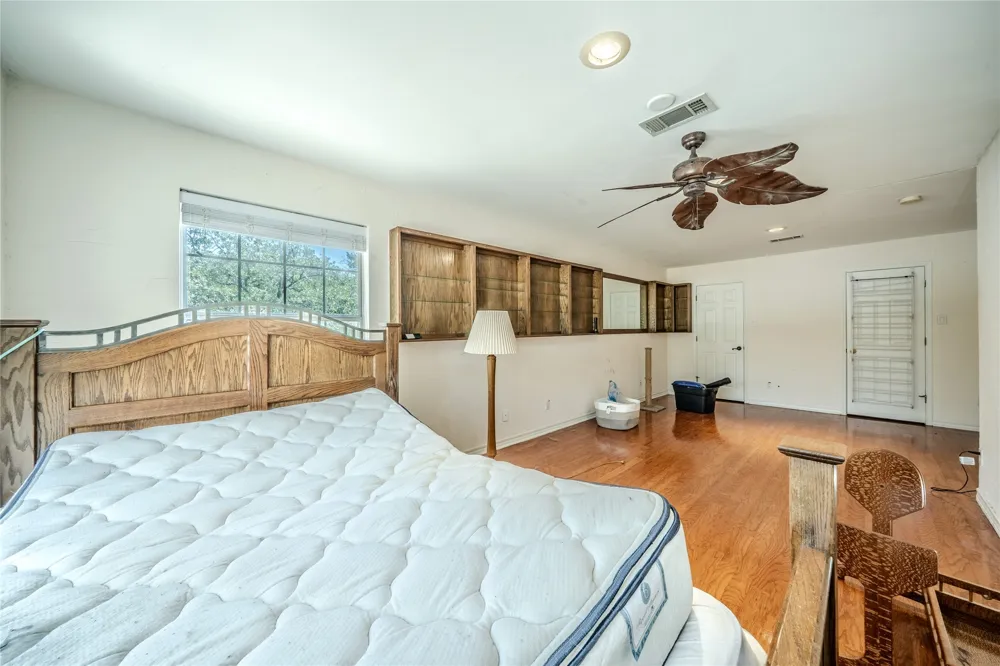 1202 Driftwood Drive Euless, TX 76040